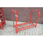 Stapelbokken, demontabele constructie. Gebruikt.